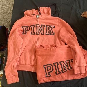 I’m selling a pink jumpsuit set